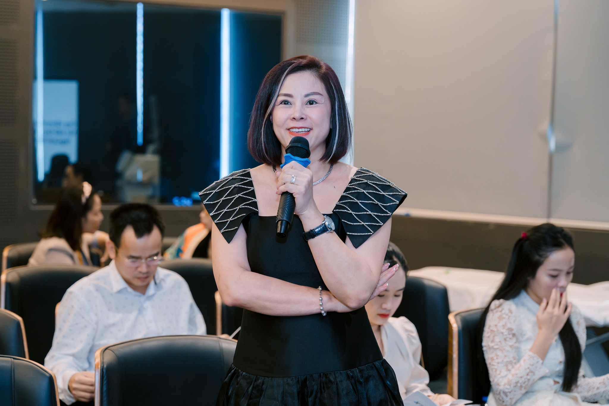 Trẻ Hóa Từ Nguyên Bào Sợi: Xu Hướng Đột Phá Trong Y Học Thẩm Mỹ